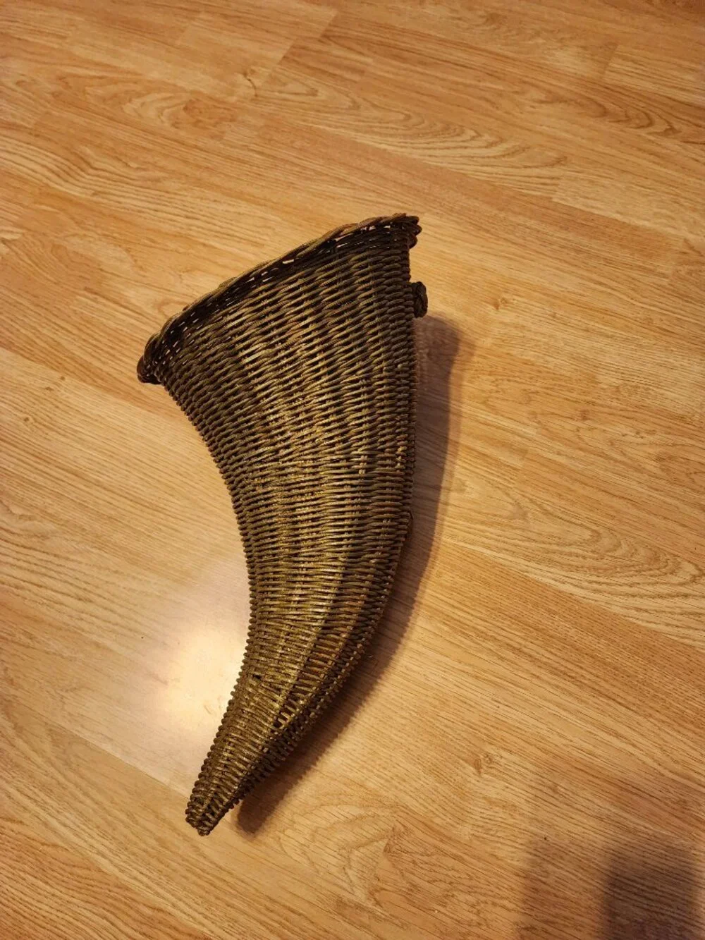 Large Cornucopia Horn of Plenty Woven Vine Basket Fall Thanksgiving 17” Long EUC
